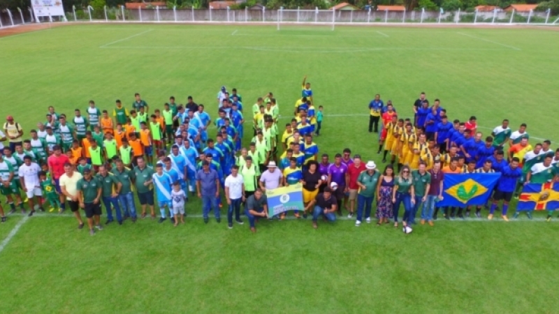 Atletas, autoridades e torcedores prestigiaram abertura da 1 Copa Cidesasul de Futebol